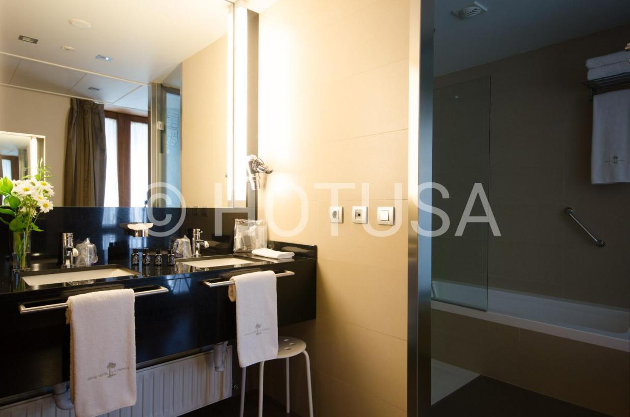 Gran Hotel La Perla Pamplona Bagian luar foto Bathroom